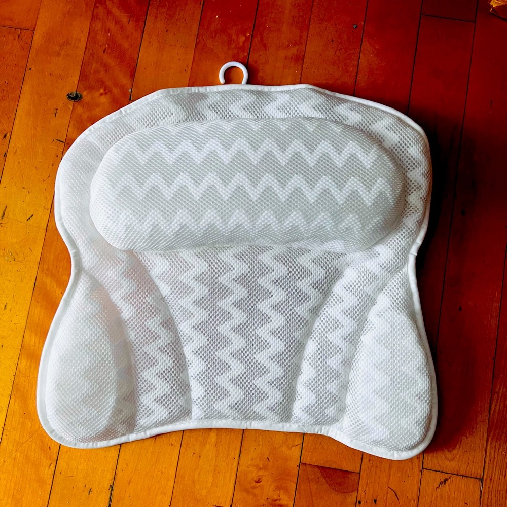 Bath and spa pillows